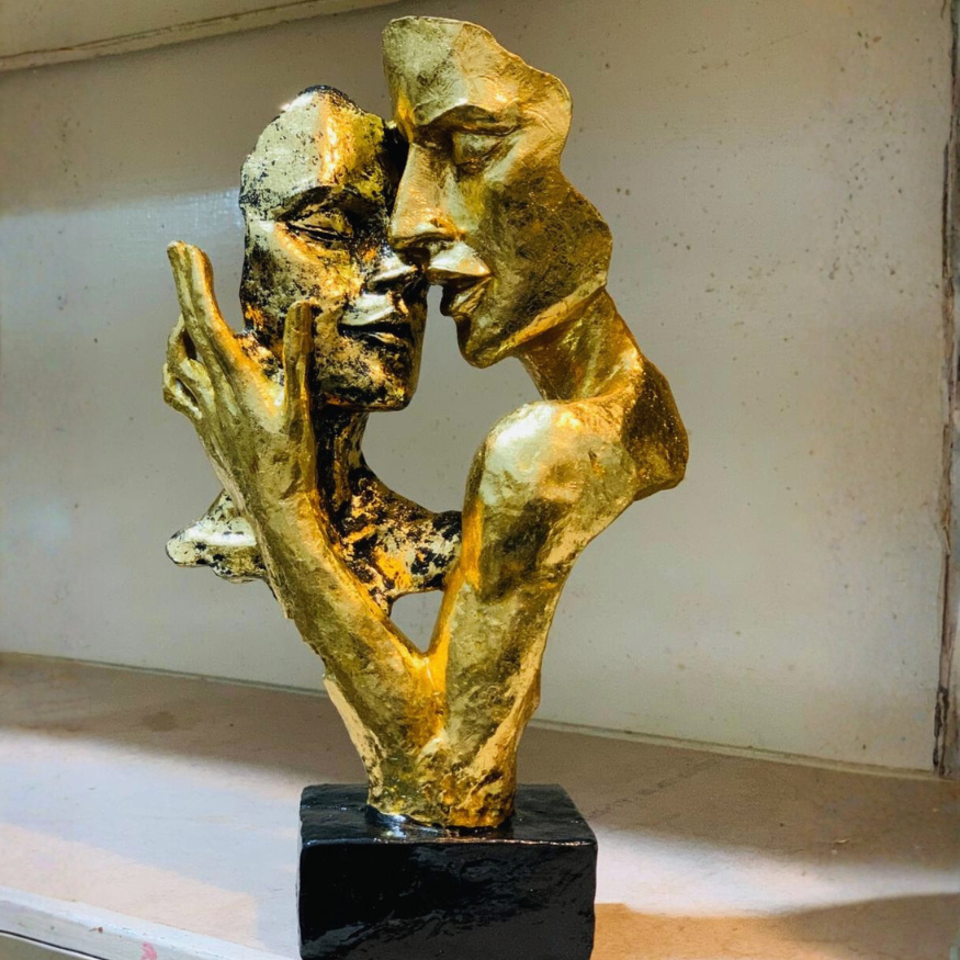 Antique Couple face statue Made of fiber Price 6k