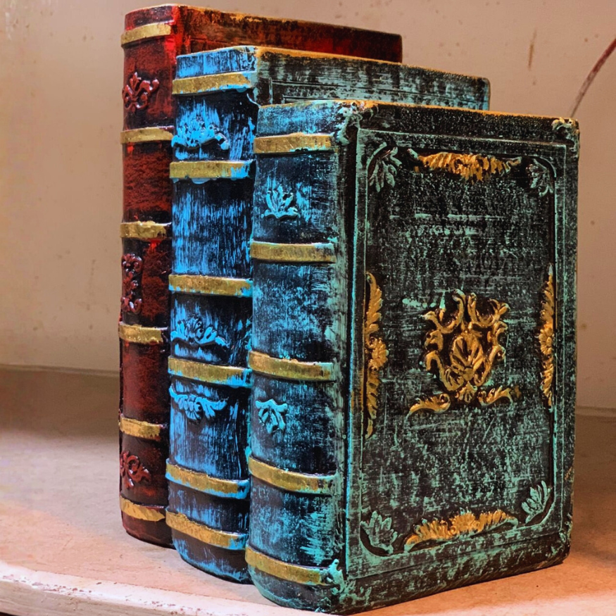 Antique book statue  Showpiece decoration item Made of fiber  3 in 1 attach book
